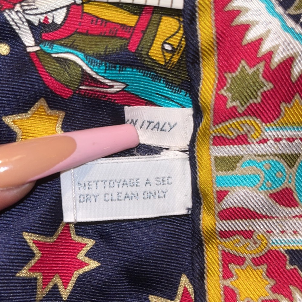 ♣️🃏CRISTIAN DIOR SILK SCARF 🧣 WITH A BEAUTIFUL SUN 🌞 DESIGN 🔈💮💙💛 - Picture 9 of 9